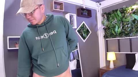 Snapshot of alex__montesco chatting on March 5, 2025, 3:29 pm Alex online show from March 5, 2025, 3:29 pm