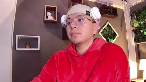 Snapshot of alex__montesco chatting on March 8, 2025, 12:20 pm Alex online show from March 8, 2025, 12:20 pm