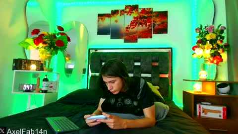 Snapshot of alex_and_fabian chatting on February 18, 2025, 7:09 pm sneider online show from February 18, 2025, 7:09 pm