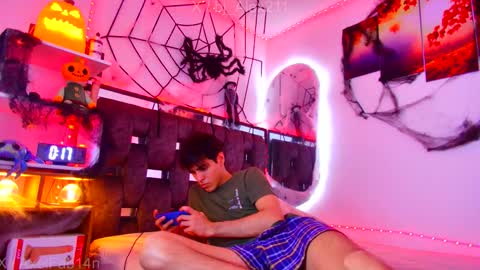 Snapshot of alex_and_fabian chatting on October 30, 2025, 6:41 pm sneider online show from October 30, 2025, 6:41 pm