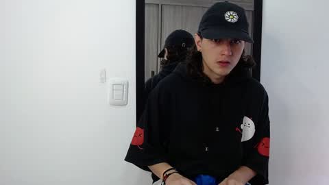 alex_connorr online show from February 7, 2025, 4:14 pm