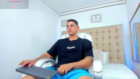 Snapshot of alex_cute77 chatting on September 30, 2025, 11:59 am alex online show from September 30, 2025, 11:59 am