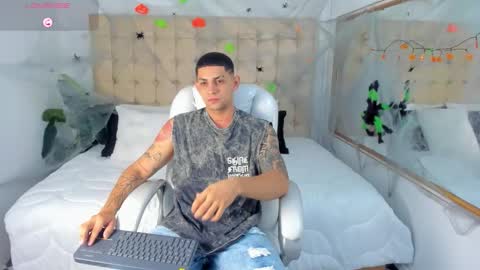Snapshot of alex_cute77 chatting on October 7, 2025, 12:02 pm alex online show from October 7, 2025, 12:02 pm