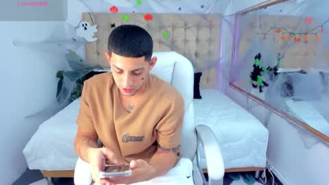 Snapshot of alex_cute77 chatting on October 10, 2025, 12:04 pm alex online show from October 10, 2025, 12:04 pm