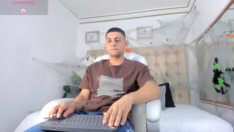 Snapshot of alex_cute77 chatting on October 15, 2025, 10:48 am alex online show from October 15, 2025, 10:48 am