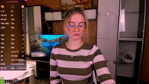 Snapshot of alexa_glory chatting on December 6, 2024, 10:41 pm Alexa online show from December 6, 2024, 10:41 pm