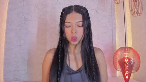 Alexa Millers online show from November 7, 2025, 4:45 am