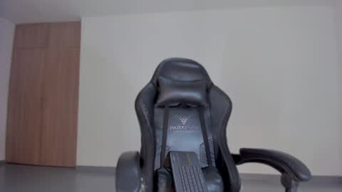 Snapshot of alexalovecastle1 chatting on January 17, 2025, 1:15 am Alexandra Castillo online show from January 17, 2025, 1:15 am