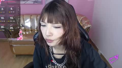 alexandra  online show from November 5, 2025, 7:47 pm