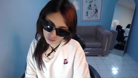 alexandra  online show from November 11, 2025, 7:58 pm