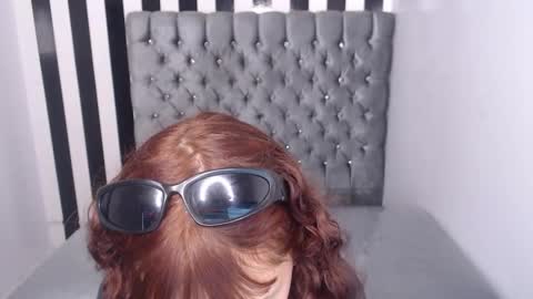 alexandra  online show from November 24, 2025, 7:46 pm