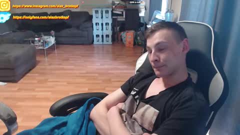 Snapshot of alexbrotkopf chatting on October 2, 2025, 2:46 pm Alex online show from October 2, 2025, 2:46 pm