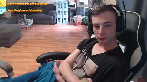 Snapshot of alexbrotkopf chatting on October 3, 2025, 2:14 pm Alex online show from October 3, 2025, 2:14 pm