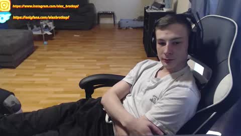 Snapshot of alexbrotkopf chatting on October 21, 2025, 2:18 pm Alex online show from October 21, 2025, 2:18 pm