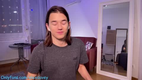 Snapshot of alexdavey chatting on December 26, 2024, 6:01 pm online show from December 26, 2024, 6:01 pm