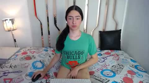 -- ALEXIS -- online show from October 31, 2025, 12:33 am