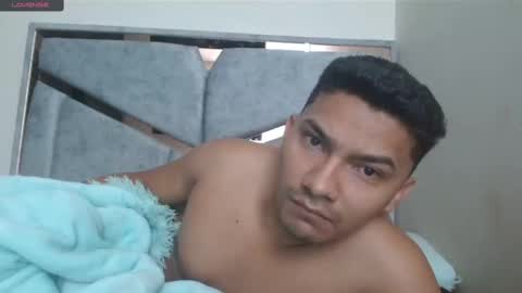 alex y luisa online show from February 12, 2025, 2:21 pm