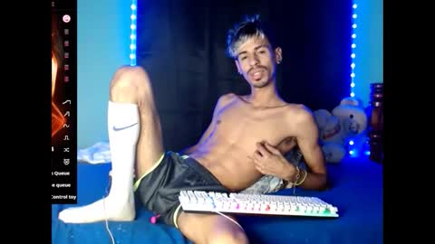 Snapshot of alexx_1214 chatting on November 18, 2025, 12:16 am Alexx online show from November 18, 2025, 12:16 am