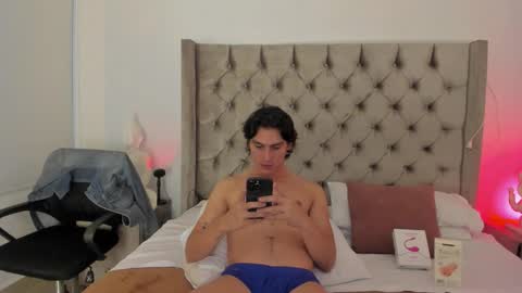 Snapshot of alexxander_hall chatting on September 17, 2025, 1:40 am Alexxander Hall online show from September 17, 2025, 1:40 am