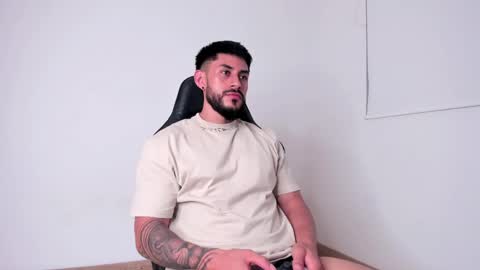 Snapshot of alexxxmachine chatting on December 10, 2024, 11:51 pm Alex   freelance model  instagram alex b229 online show from December 10, 2024, 11:51 pm