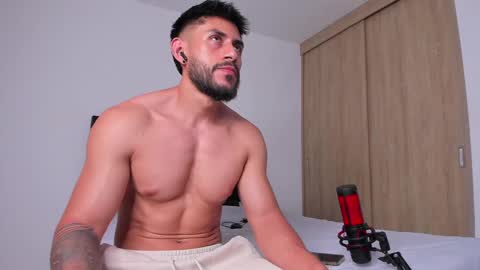 Snapshot of alexxxmachine chatting on February 16, 2025, 1:14 am Alex   freelance model  instagram alex b229 online show from February 16, 2025, 1:14 am
