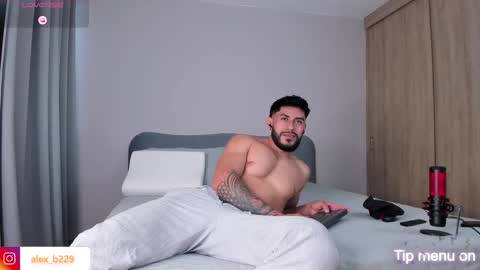 Snapshot of alexxxmachine chatting on September 9, 2025, 10:09 pm Alex   freelance model  instagram alex b229 online show from September 9, 2025, 10:09 pm