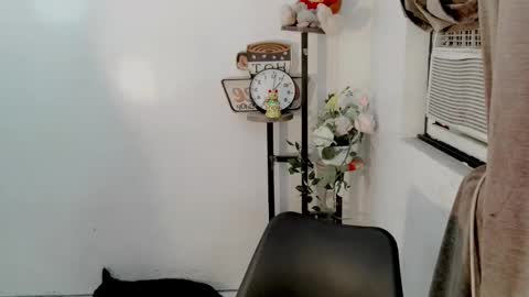 Snapshot of aleysia69 chatting on October 21, 2025, 5:52 am MARIE online show from October 21, 2025, 5:52 am