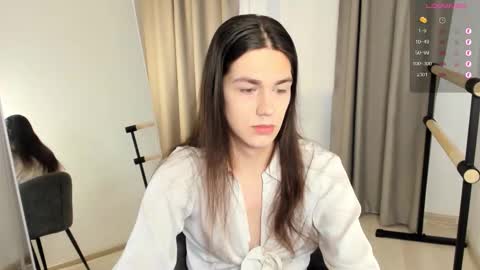 Snapshot of alfred_jones chatting on November 6, 2025, 10:27 am Alfreda online show from November 6, 2025, 10:27 am