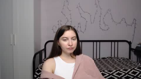 Snapshot of alice_________________________ chatting on December 9, 2024, 5:30 pm Alice online show from December 9, 2024, 5:30 pm