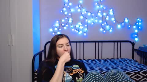 Snapshot of alice_________________________ chatting on December 11, 2024, 6:52 pm Alice online show from December 11, 2024, 6:52 pm