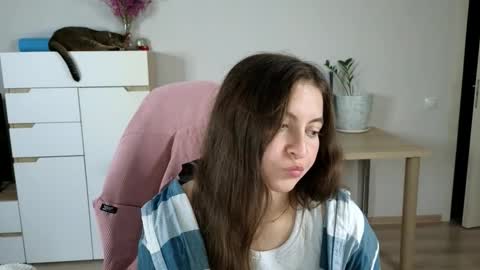 Snapshot of alice_________________________ chatting on September 20, 2025, 7:26 pm Alice online show from September 20, 2025, 7:26 pm