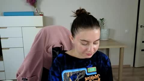 Snapshot of alice_________________________ chatting on September 21, 2025, 5:47 pm Alice online show from September 21, 2025, 5:47 pm