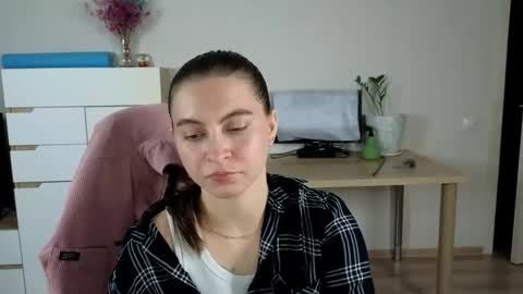 Snapshot of alice_________________________ chatting on September 29, 2025, 4:45 pm Alice online show from September 29, 2025, 4:45 pm
