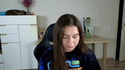 Snapshot of alice_________________________ chatting on October 2, 2025, 7:10 pm Alice online show from October 2, 2025, 7:10 pm