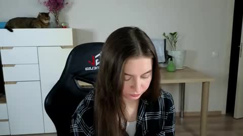 Snapshot of alice_________________________ chatting on October 4, 2025, 7:01 pm Alice online show from October 4, 2025, 7:01 pm