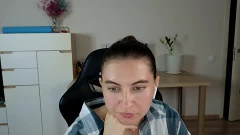 Snapshot of alice_________________________ chatting on October 10, 2025, 7:24 pm Alice online show from October 10, 2025, 7:24 pm