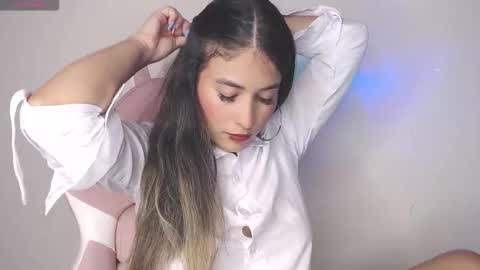 alice_cespedes online show from October 26, 2025, 6:25 pm