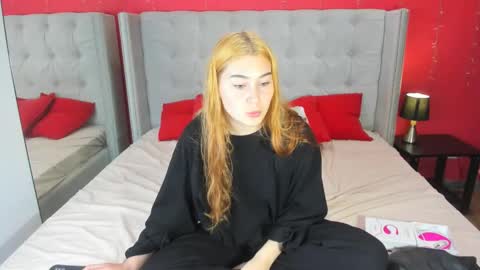 Snapshot of alice_clark13 chatting on November 3, 2025, 3:35 pm Alis online show from November 3, 2025, 3:35 pm