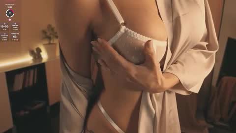 alice_eva online show from November 25, 2025, 1:55 pm