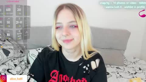 Snapshot of alice_halle chatting on March 8, 2025, 7:09 pm alice_halle online show from March 8, 2025, 7:09 pm