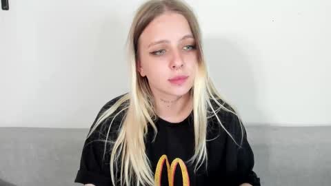 Snapshot of alice_halle chatting on September 9, 2025, 6:51 pm alice_halle online show from September 9, 2025, 6:51 pm