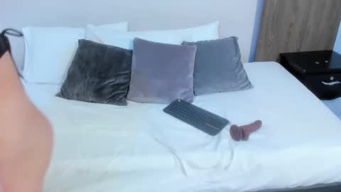 Alice  online show from March 6, 2025, 8:59 pm