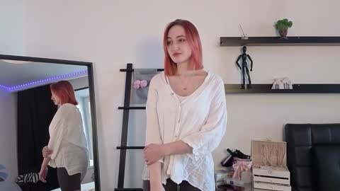 Snapshot of alice_in_chaturland_ chatting on November 13, 2025, 7:18 am Alice online show from November 13, 2025, 7:18 am