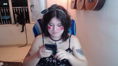 Snapshot of alice_psilocybe_sabina420 chatting on November 17, 2025, 2:39 am Alicia Aldara online show from November 17, 2025, 2:39 am