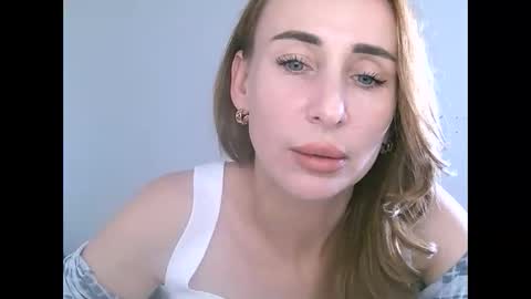 Alice Sewx online show from September 17, 2025, 12:07 pm