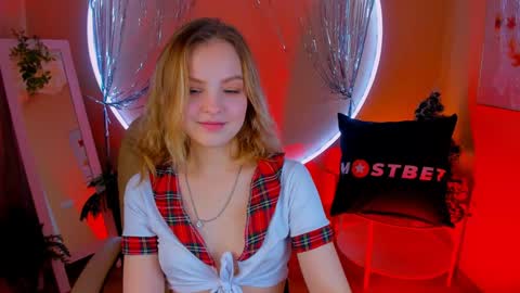 Alice  online show from December 20, 2024, 7:50 pm