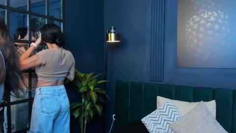 Snapshot of aliceandsia chatting on November 4, 2025, 7:24 pm Alice and Asia online show from November 4, 2025, 7:24 pm