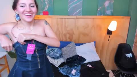 Snapshot of aliceandsia chatting on November 17, 2025, 7:08 pm Alice and Asia online show from November 17, 2025, 7:08 pm