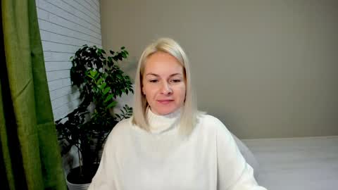 Snapshot of alicee__grace chatting on December 2, 2024, 10:28 am Alicee online show from December 2, 2024, 10:28 am