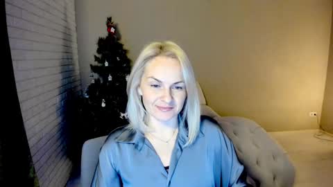 Snapshot of alicee__grace chatting on December 6, 2024, 7:45 pm Alicee online show from December 6, 2024, 7:45 pm